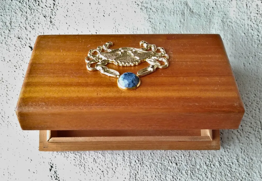 Crab Lapis Lazuli  Mahogany Box