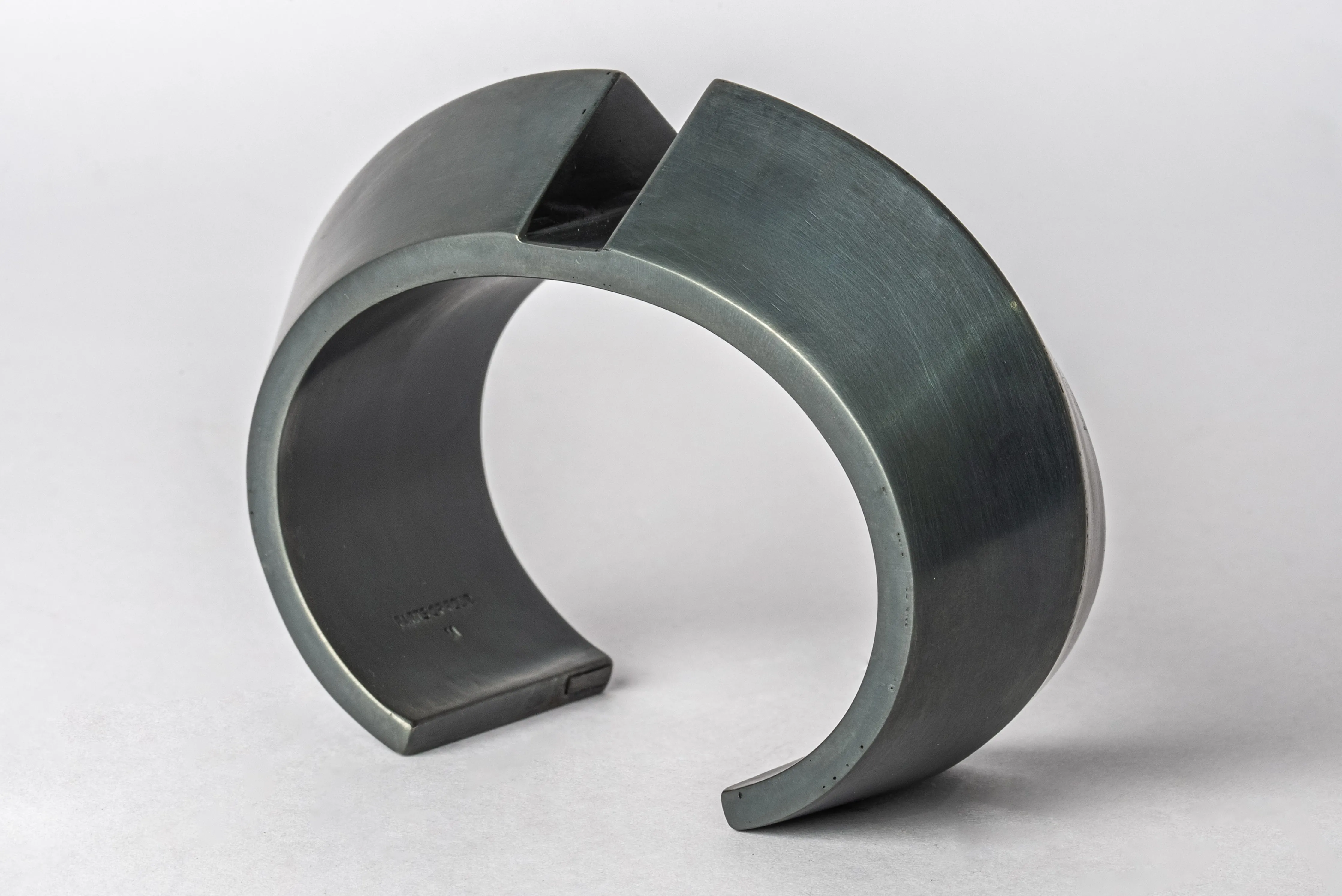 Crescent Rift Bracelet (Wedge Var., 30mm, KAS)