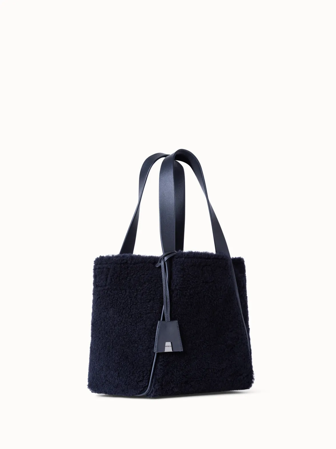 Small Alex Schultertasche aus Shearling